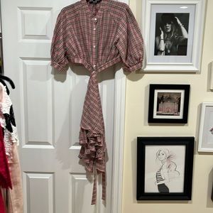 Not sure what this is. Seems like a top and then some kind of wrap around.